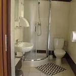 Dom Wycieczkowy Odrodzenie Hostel *