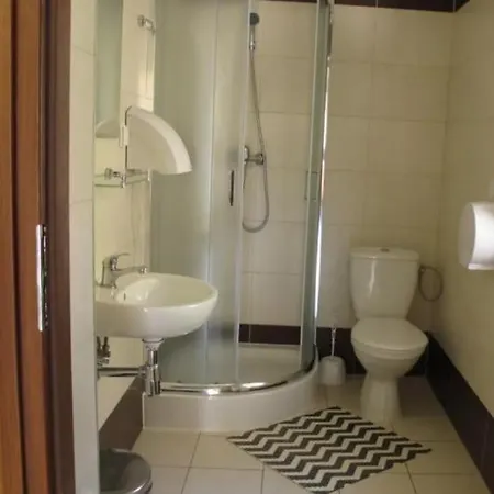 Dom Wycieczkowy Odrodzenie Hostel *