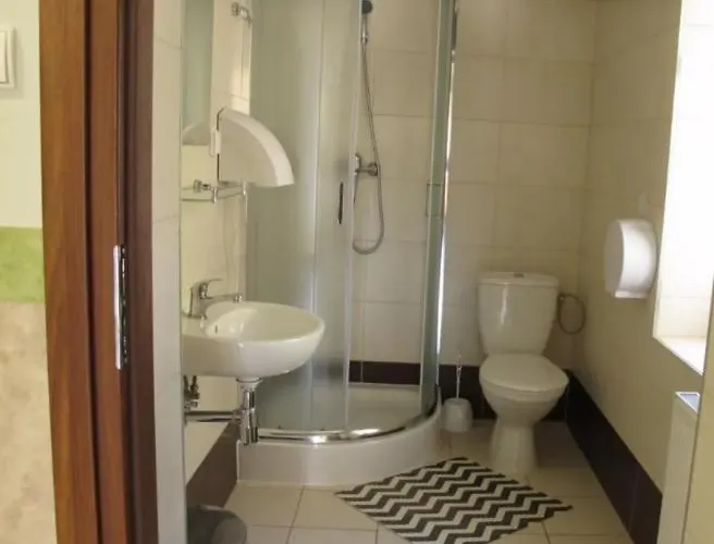 Dom Wycieczkowy Odrodzenie Hostel *